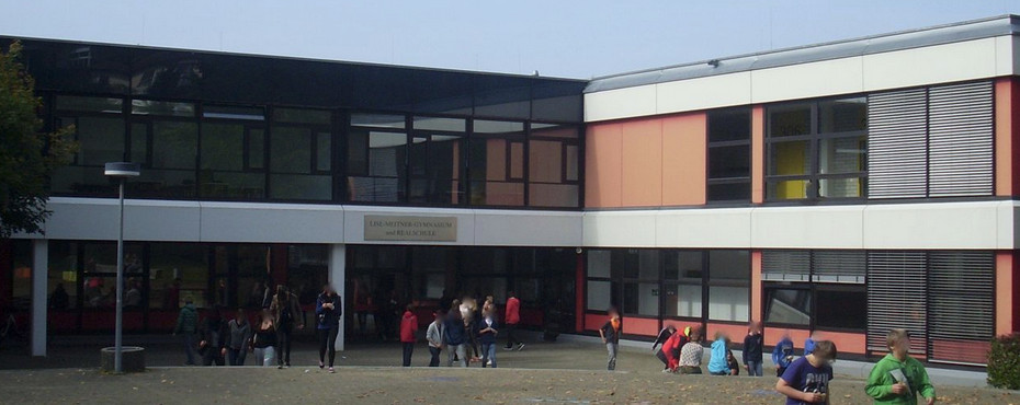 Schulzentrum, Kantstraße 1;